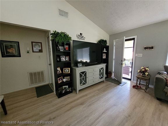 3rd image of 2422 Hidden Creek Cir