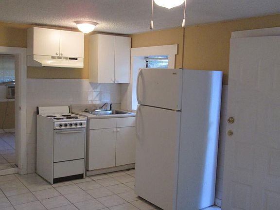 5th image of 2105 W North B St Unit B