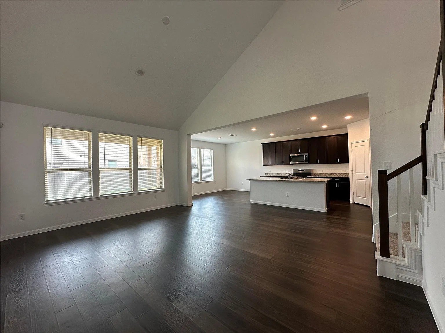 3 bed, 2.5 bath, 1892 sqft, $2,300 — Photo 4
