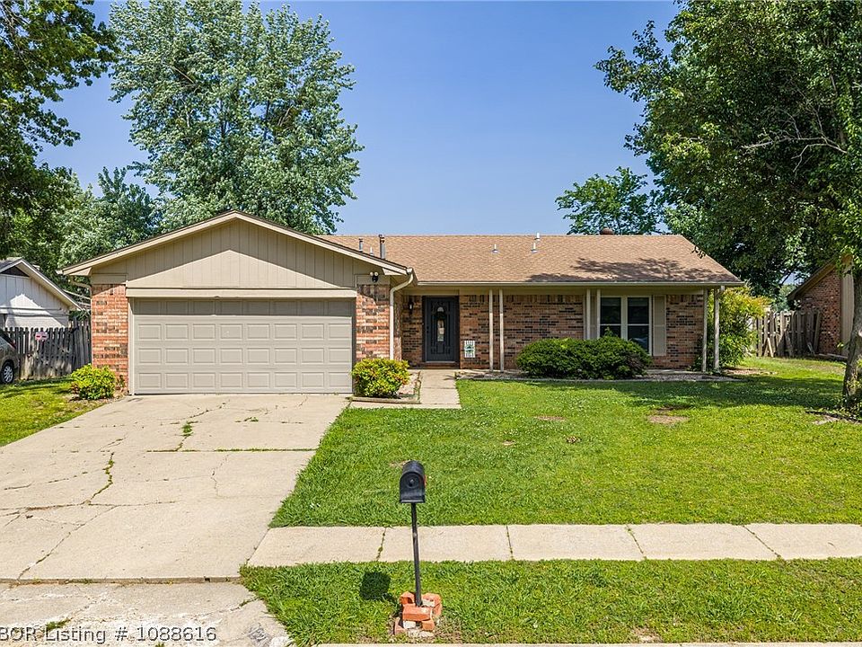 1st image of 9225 Bryn Mawr Cir