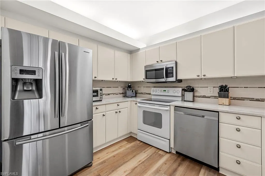 2 bed, 2.0 bath, 1279 sqft, $5,750 — Photo 2
