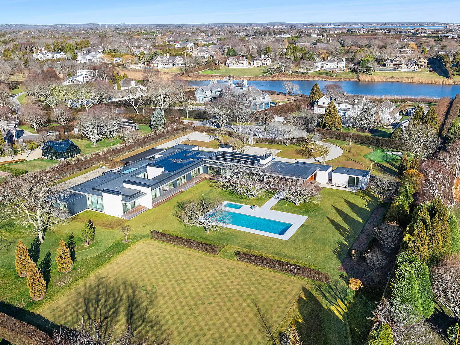 Brand New Modern on 2.79 Acres in Southampton Village — Photo 4