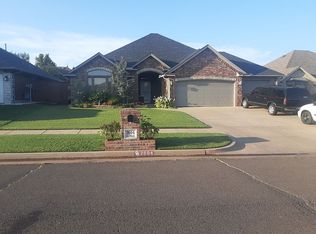 2604 SE 7th St, Moore, OK 73160