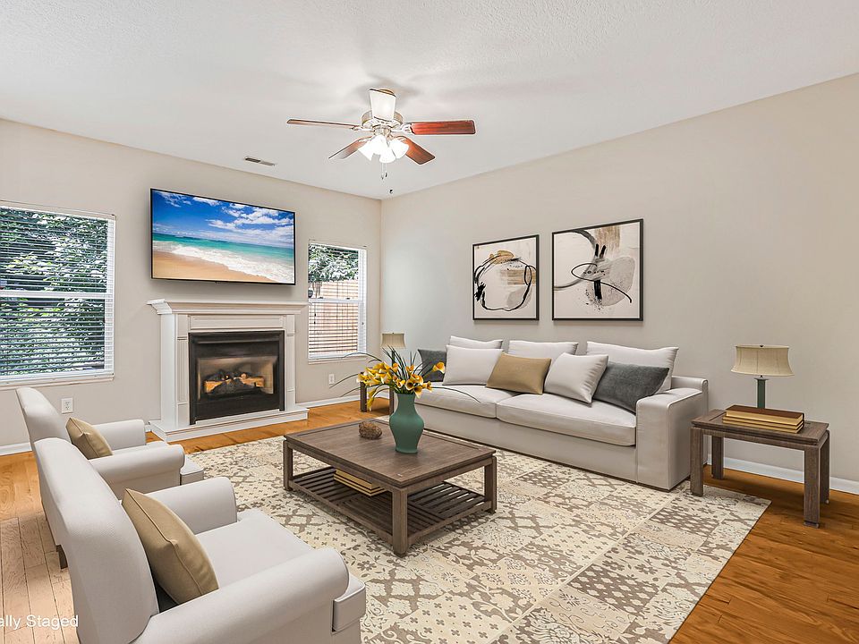 Living Room (virtually staged)