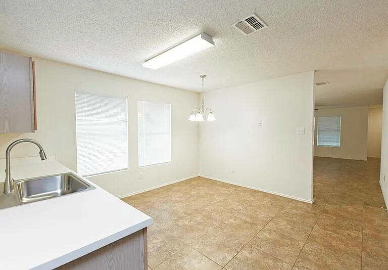 2508 Clear Brook Dr — Photo 12