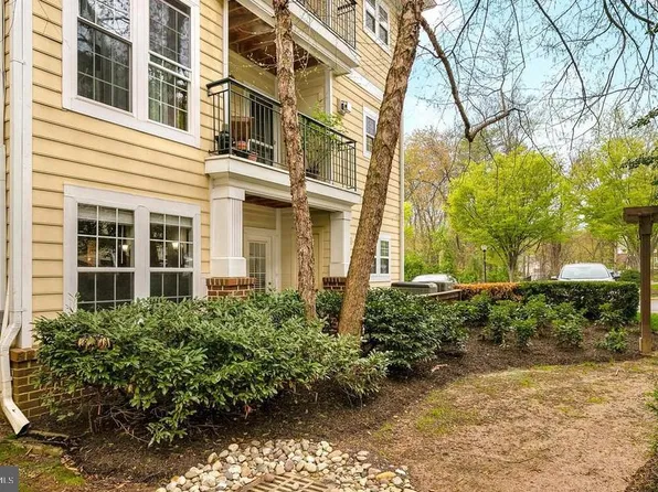 106 Booth St APT 14, Gaithersburg, MD 20878