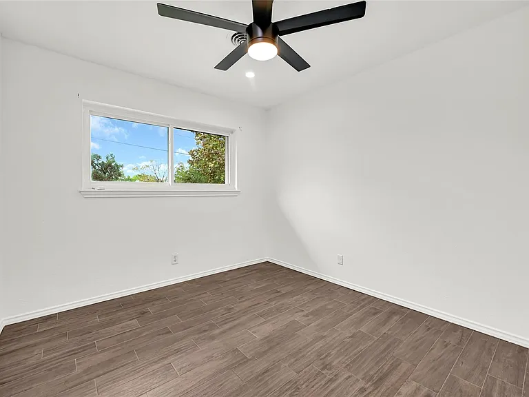 470 Beresford St — Photo 12