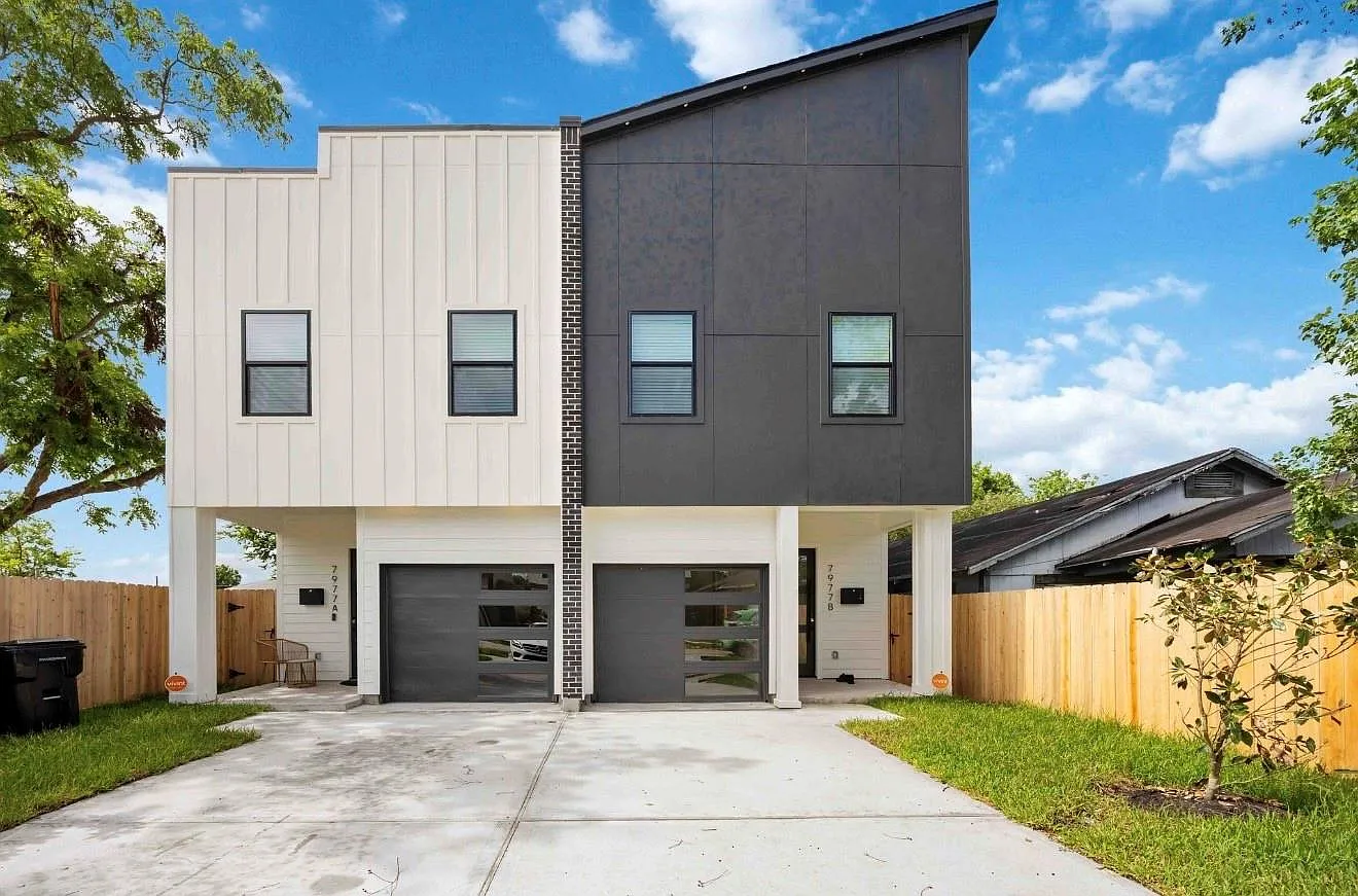 3 bed, 2.5 bath, $2,275 — Photo 1