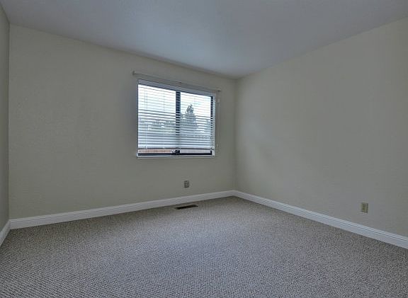 5th image of 18938 Sara Park Cir
