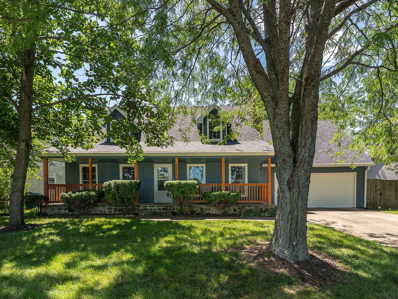 2311 S Golden Avenue