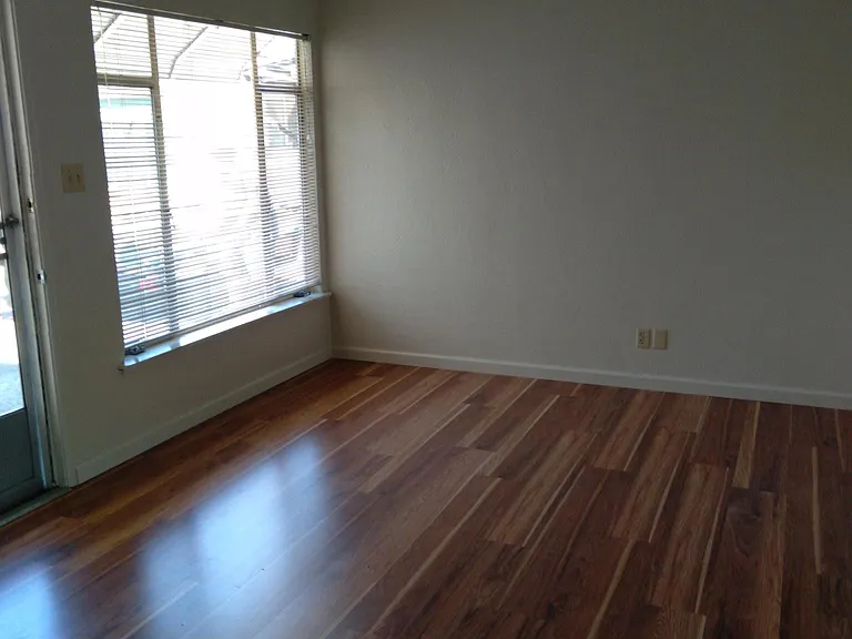 1293 Grove Way #1293 — Photo 7