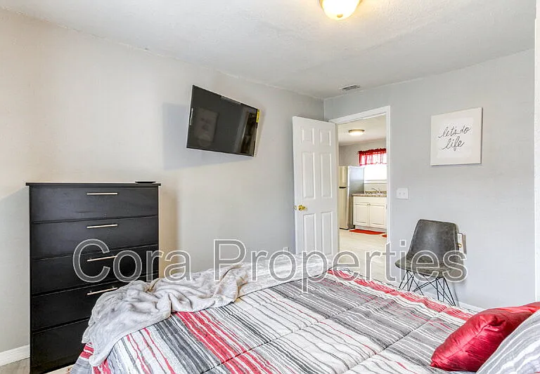 685 Sears Ave NE #4 — Photo 29