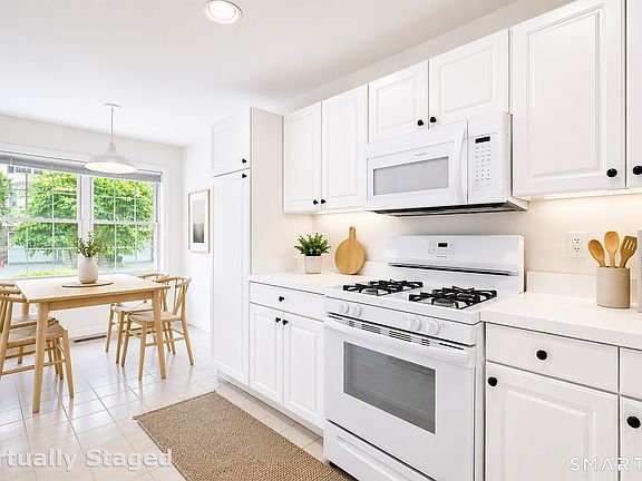 5th image of 1104 Bradford Drive #1104