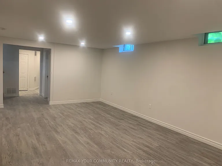 371 Selby Cres #BASEMENT — Photo 7