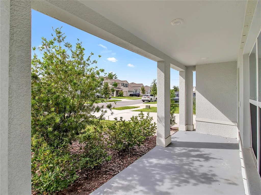 5 bed, 3.0 bath, 2674 sqft, $2,590 — Photo 2
