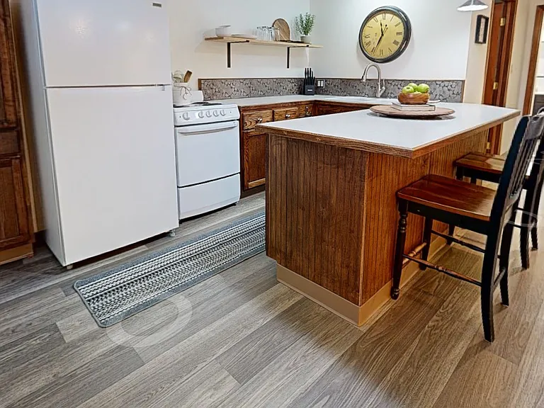 301 NE A St #B — Photo 8