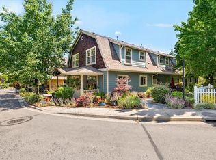 866 Blackberry Ln, Ashland, OR
