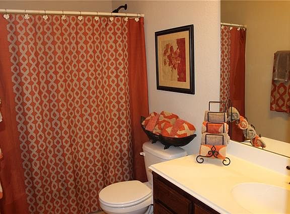 5th image of 112 Portales Dr