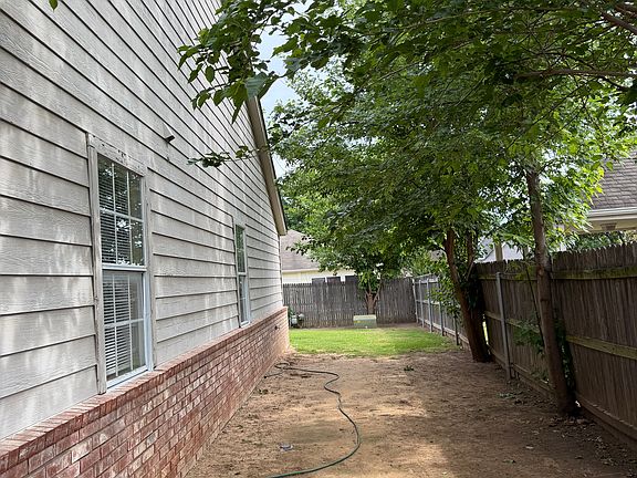 2nd image of 1317 W Twin Oaks St