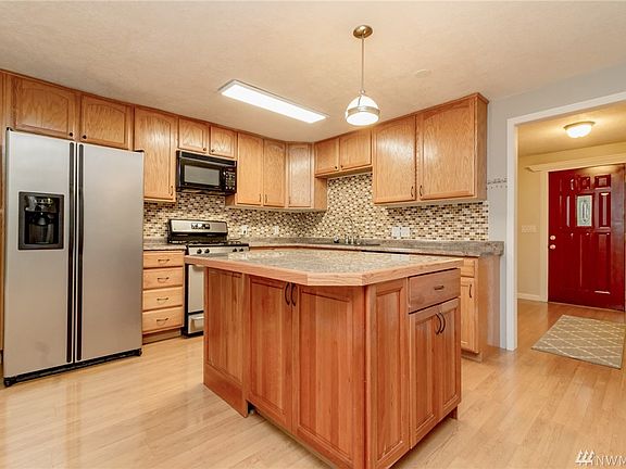 3rd image of 1020 E Saint Andrews Dr