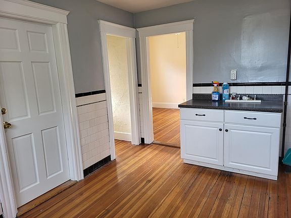 4th image of 79 Savage St #1