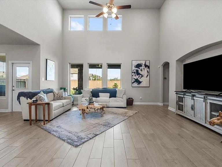 2417 Lake Mist Dr — Photo 9