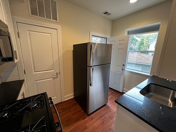 4th image of 1738 W Touhy Ave #3E