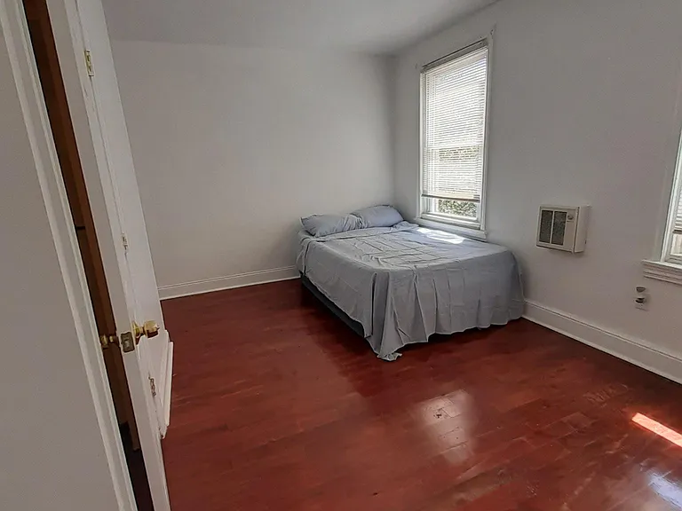 2113 Fitzwater St #B — Photo 4