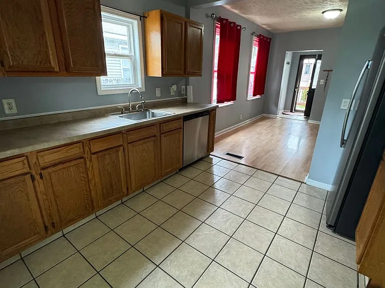 1251 Lafayette Ave NE — Photo 6