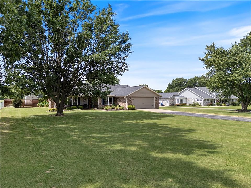 1st image of 975 Elm Springs Rd