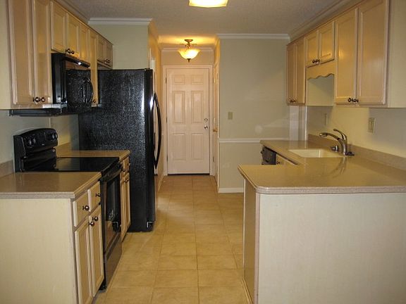 4th image of 2748 Fletcher Park Cir W