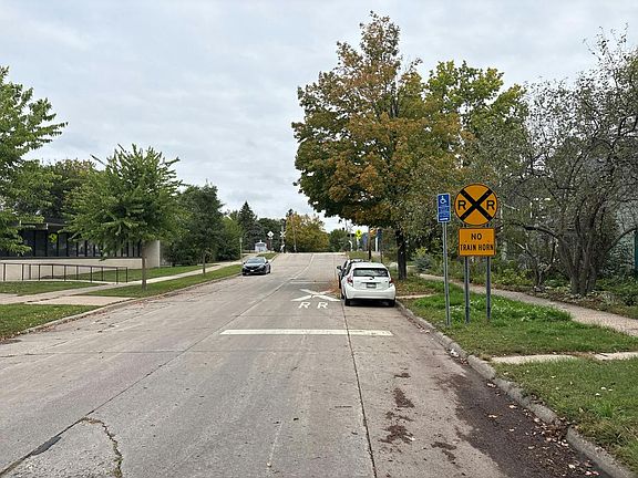 4th image of 2725 30th Ave S