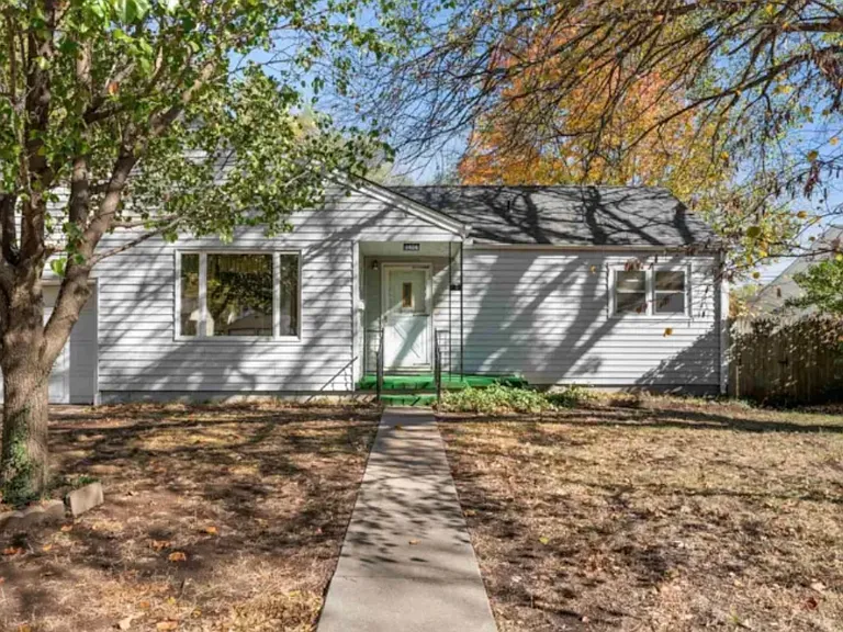 1404 Golf St — Photo 8