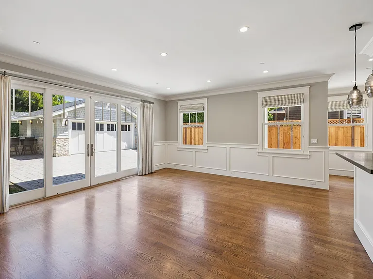1517 Howard Ave — Photo 22