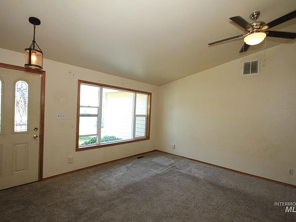 4th image of 1661 W Sandalwood Dr