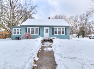117 N Lake Ave, Spring Lake, MI 49456