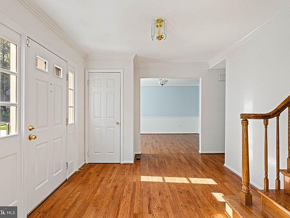 5th image of 15861 Montview Dr