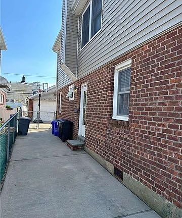 2nd image of 554 E Park Ave