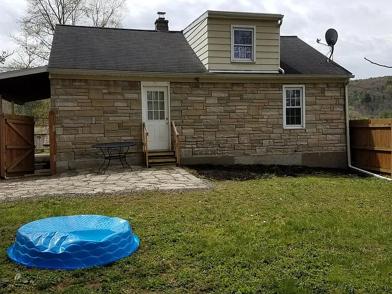 1153 Glenwood Rd — Photo 2