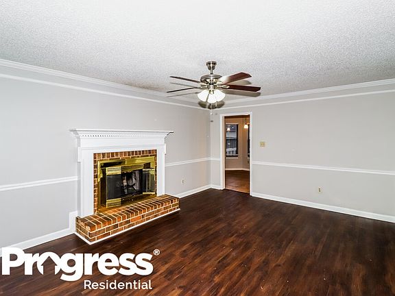 5th image of 4893 Barkshire Dr