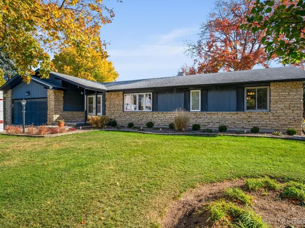 1367 Wauchope Dr, Elgin, IL 60123