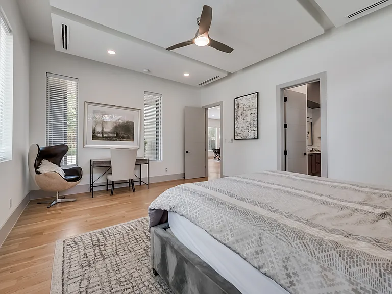 4528 W Amherst Ave — Photo 21