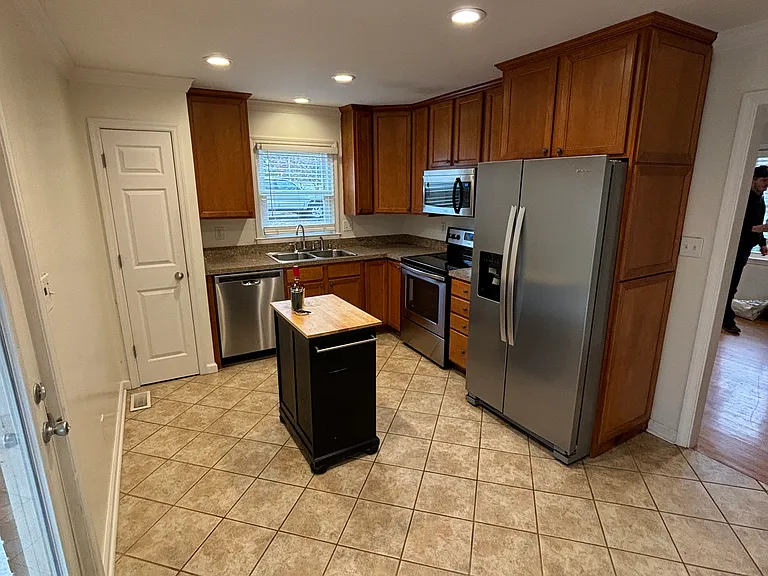 3564 Camelot Dr — Photo 9