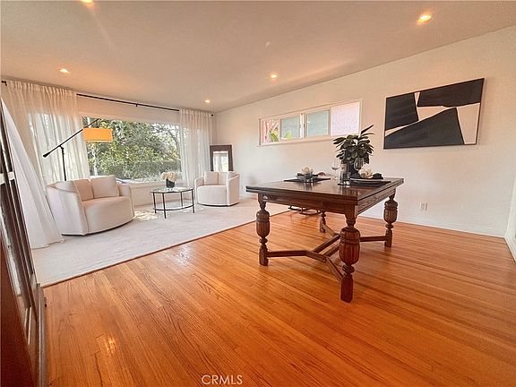 5th image of 264 Dorothy Ave