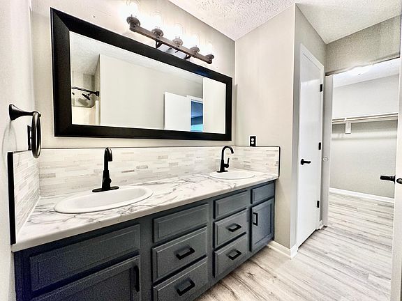 3rd image of 518 Buffalo Trail Cir
