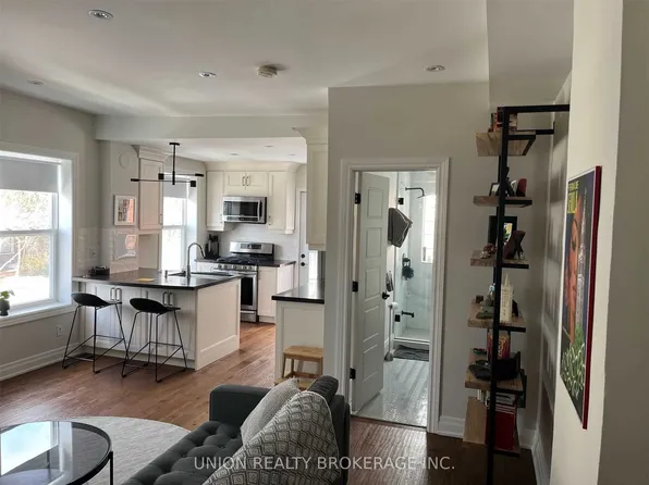 1 Walter St, Toronto, ON M4E 2Y9