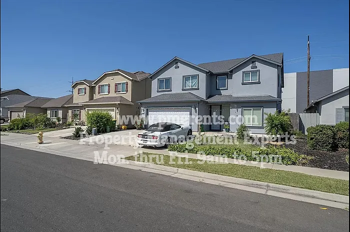 3925 Lanyard Dr — Photo 2
