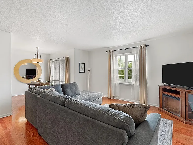 1558 15th St S #1558 — Photo 3