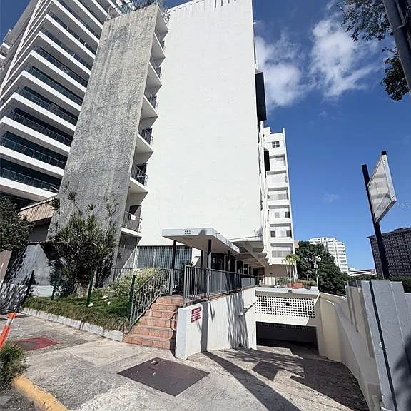 352 Del Parque — Photo 1