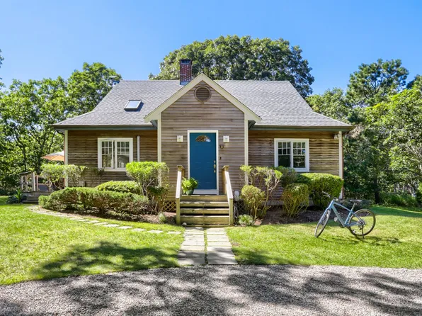 4 Cormorant Cir, Edgartown, MA 02539